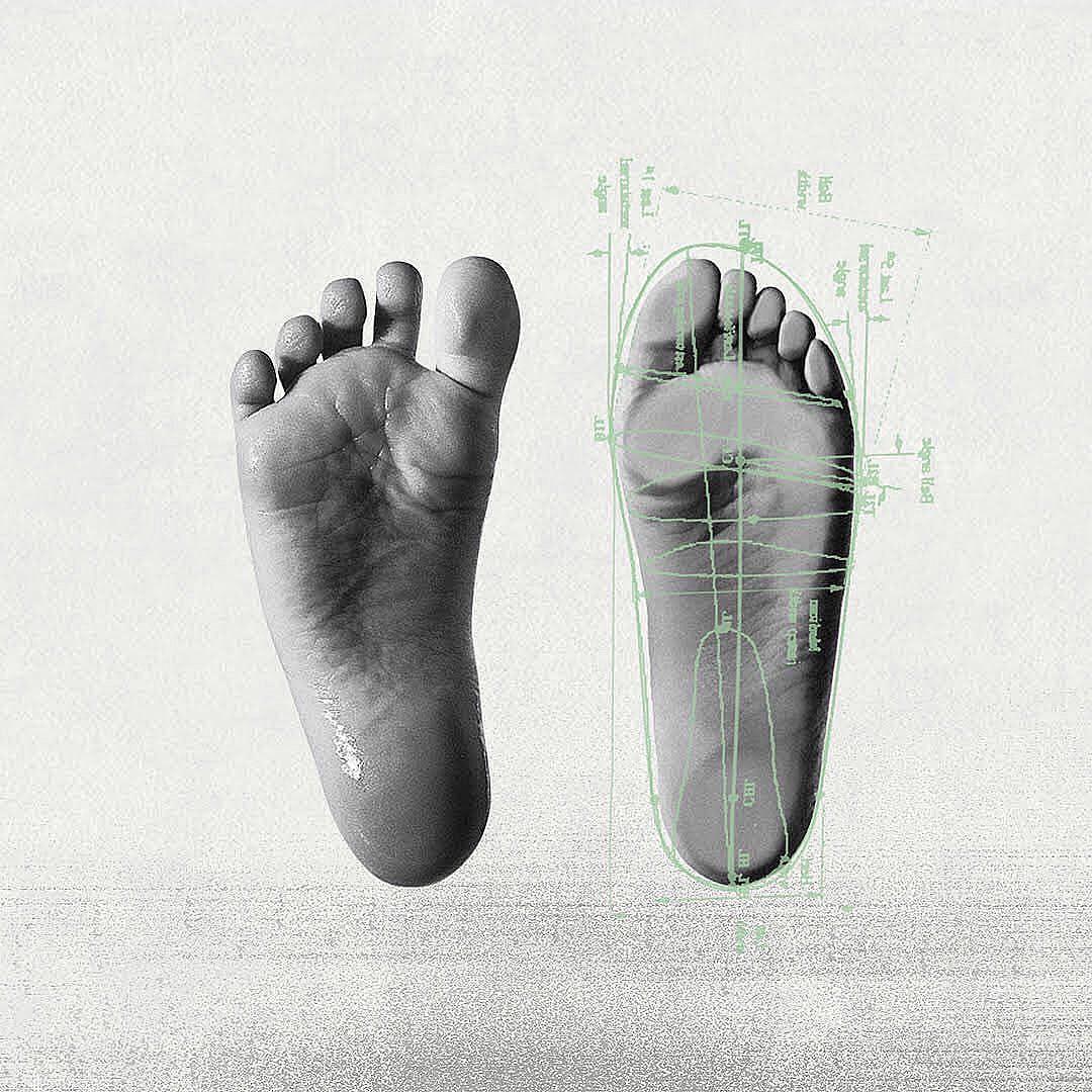 přirozené chodidlo vs. tvar běžné obuvi
