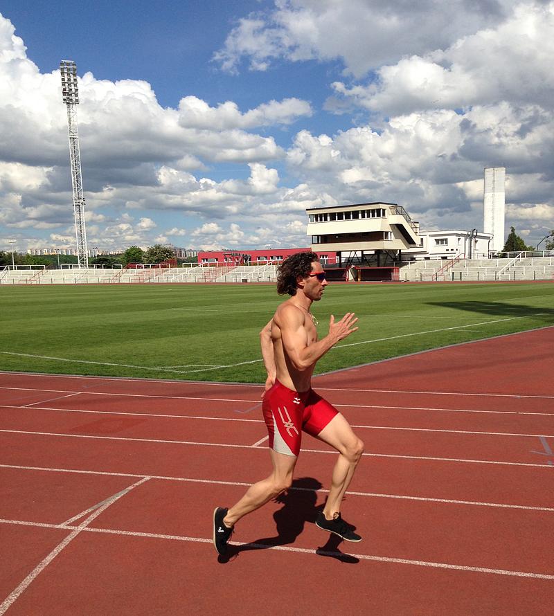 barefoot boty Aqua Lite při tréninku Jiřího Mužíka