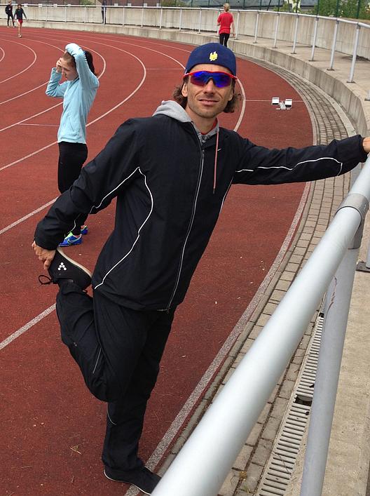 český atlet Jiří Mužík v botách Vivobarefoot