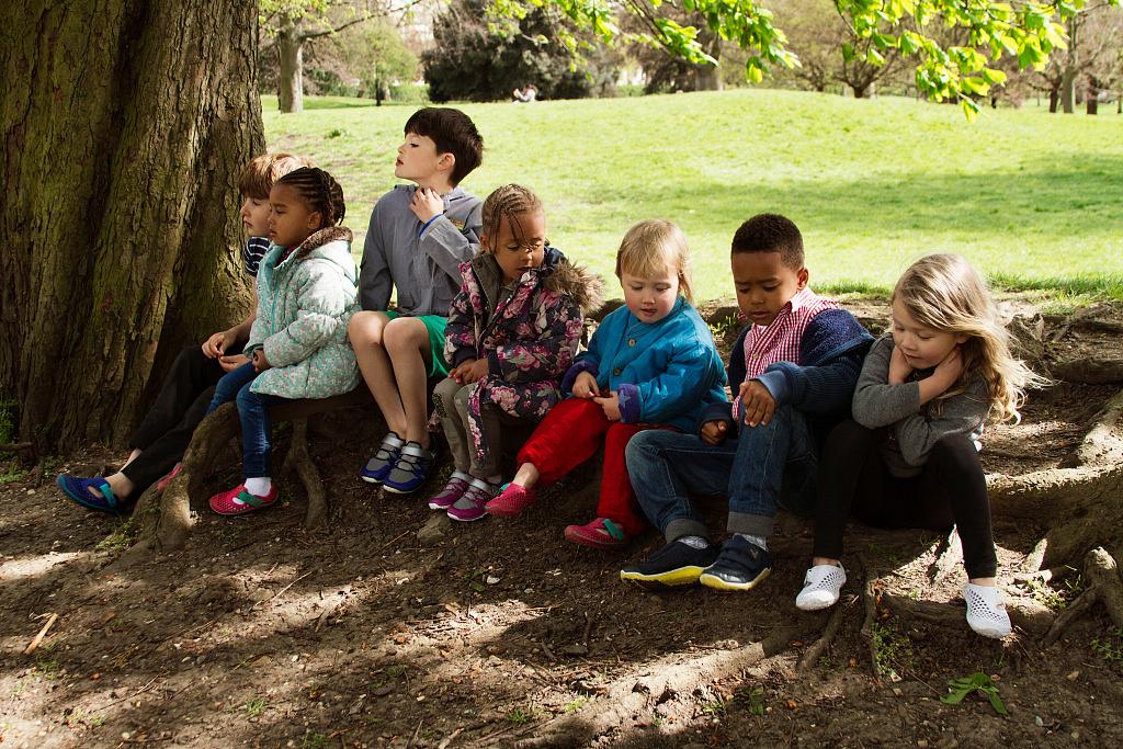 Opravdu musejí děti nosit jen pevné botičky?
