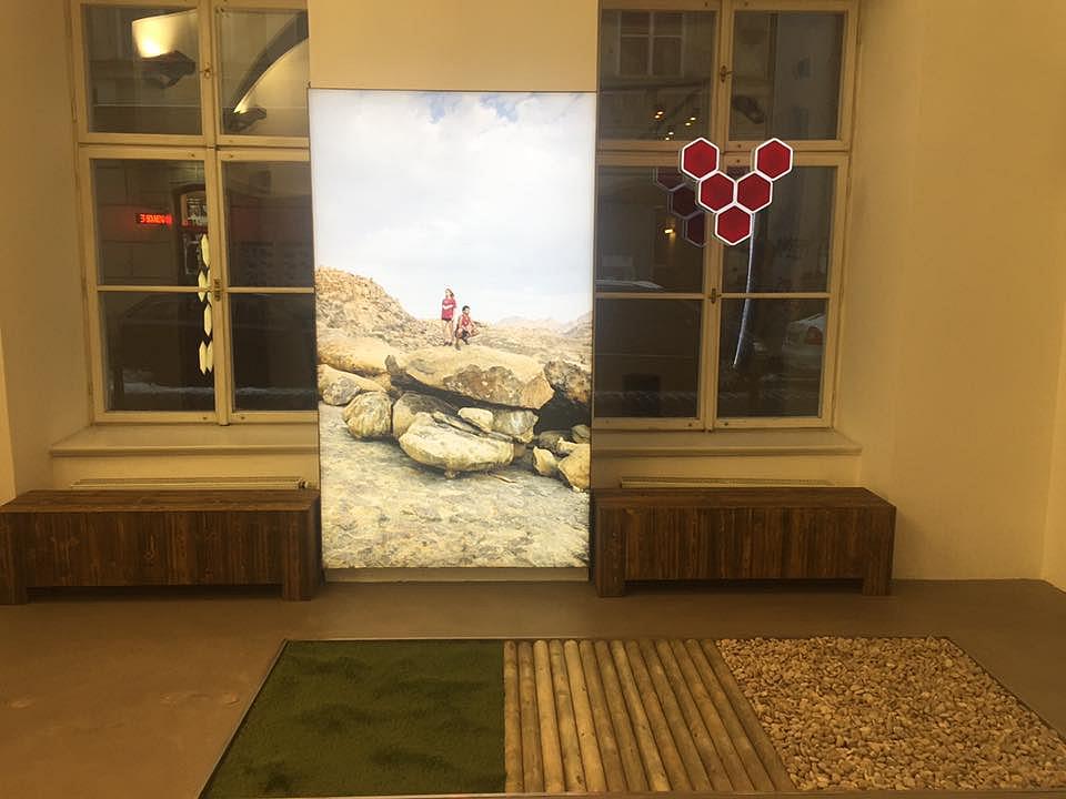 Vyzkoušejte si chůzi po trávě i oblázkové pláži Vyzkoušejte si chůzi po trávě i oblázkové pláži