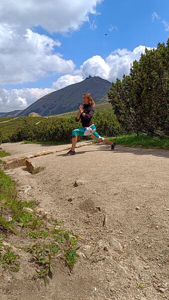 Jogový výpad vpred.