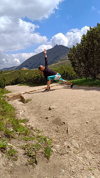 Výpad vpred s rotáciou.