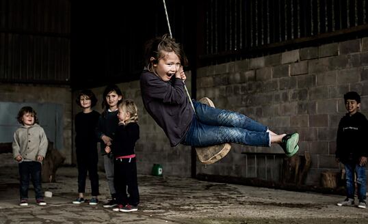 DETI NEPOTREBUJÚ MÓDU ANI TECHNOLÓGIE NA NOHÁCH