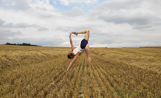 Som presvedčená o pozitívnom vplyve bosej chôdze na našu psychickú pohodu, hovorí Šárka Bambasová