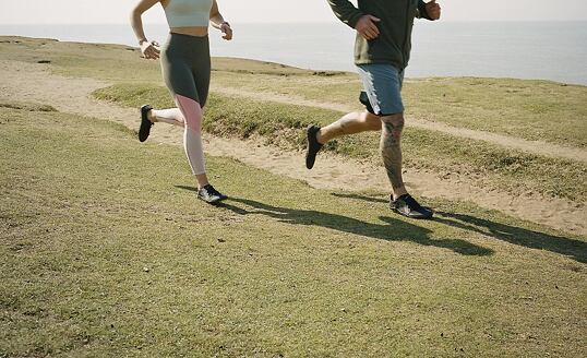 Ako behať v topánkach naboso?